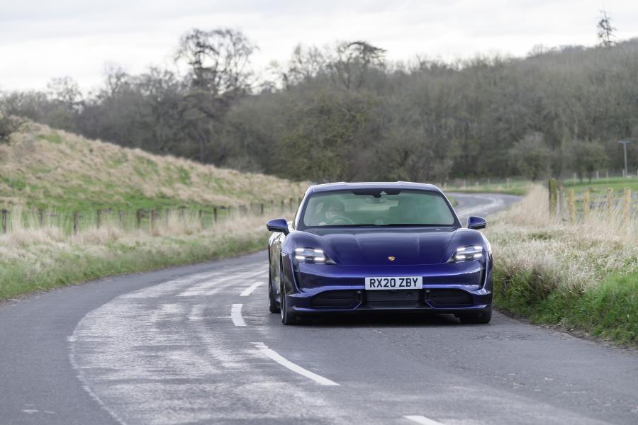  Porsche Taycan Turbo 2020 года  (UK) (фото 2 из 40)